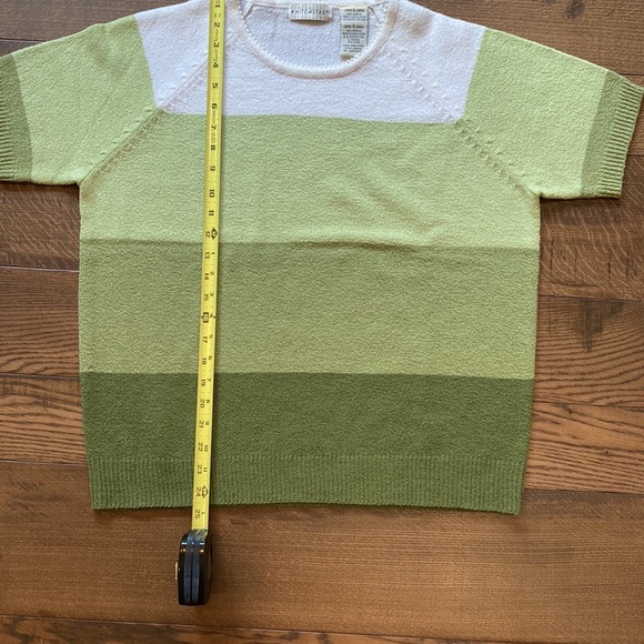 Woman’s Sweater - Picture 2 of 2